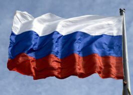К празднику Москву украсят почти три тысячи флагов