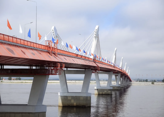 В России открыли первый автомобильный мост до Китая