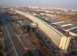 «Лежачий небоскреб»: как строили дом на Варшавском шоссе