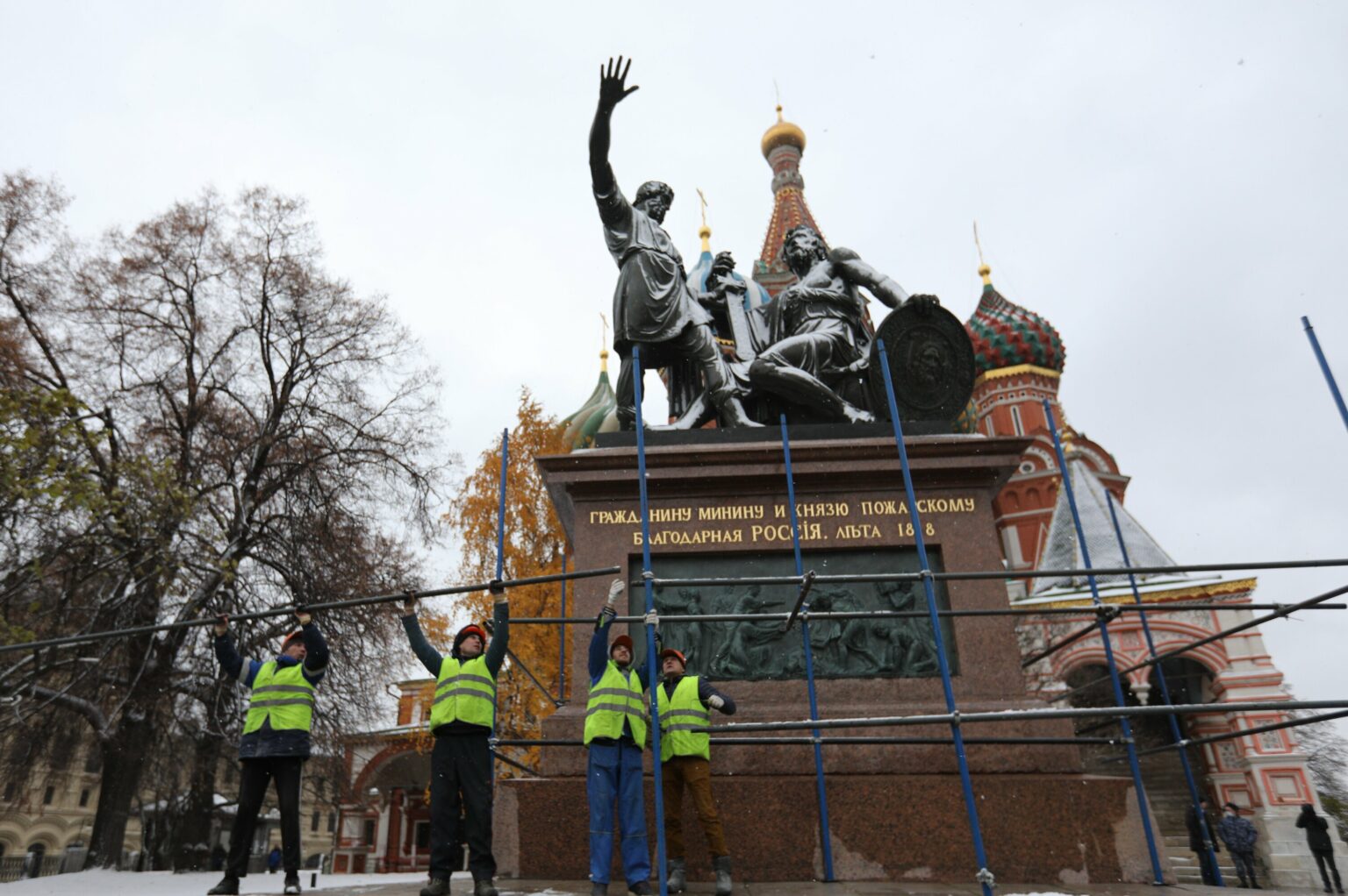 памятник на красной площади минину и пожарскому