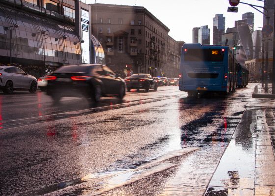 В Москве на 10 автобусных и электробусных маршрутах сократились интервалы движения